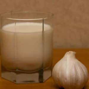 Молоко и чеснок от кашля