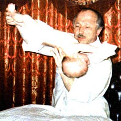 Специалист альтернативной медицины В. Миронов